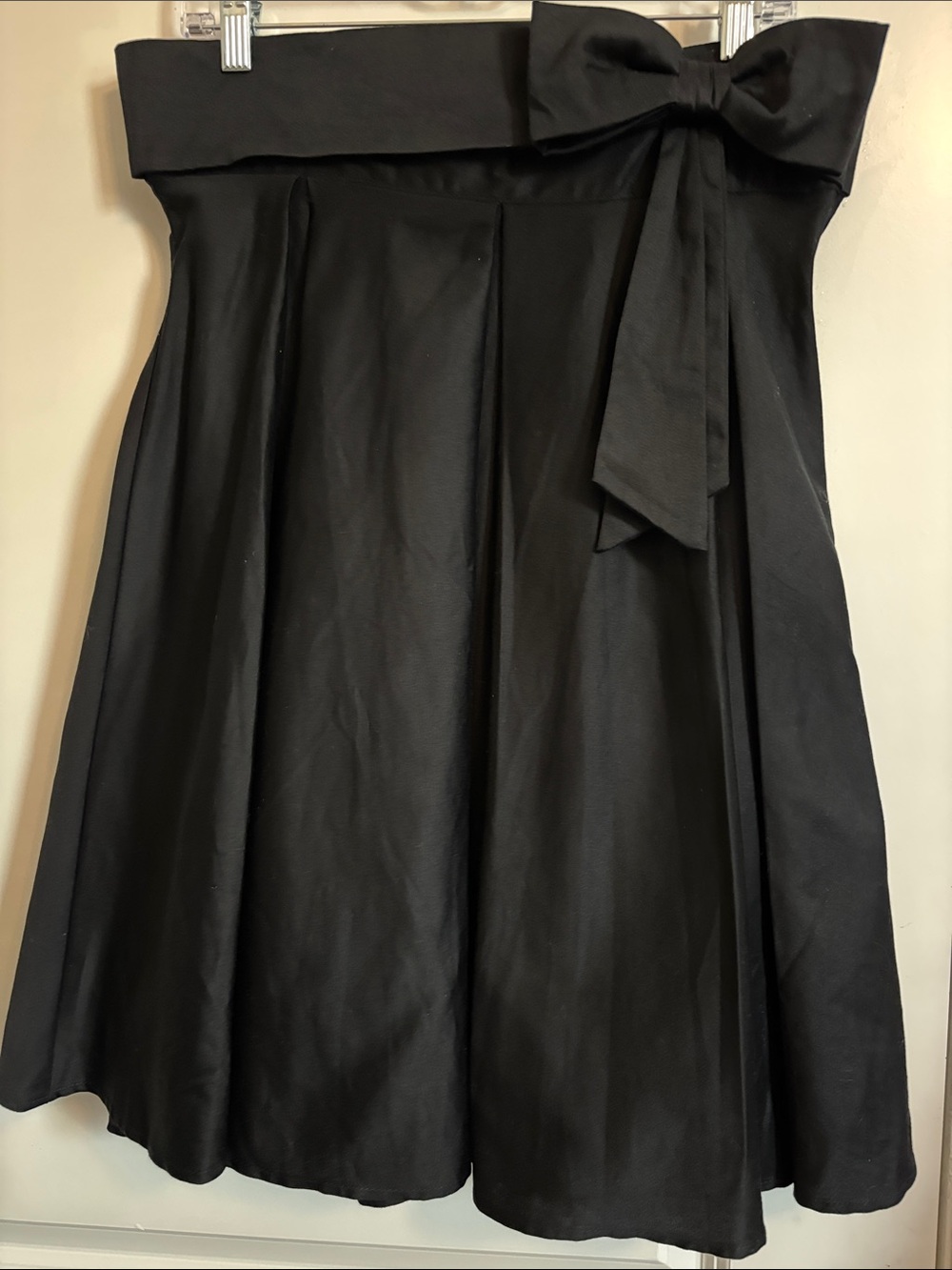 Pinup Couture Black High-Waist A-Line Skirt with Bow